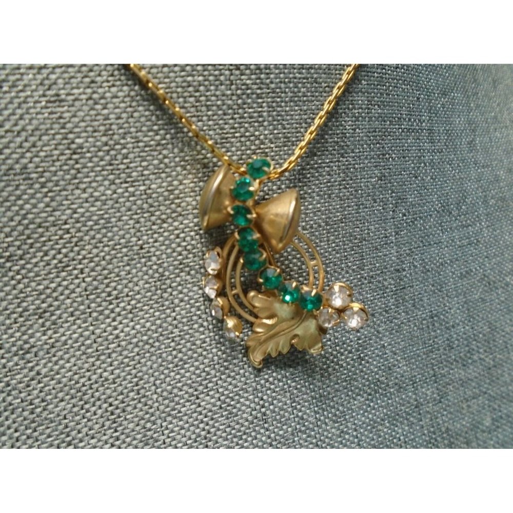 Pendant Pin MCM 2" Gold Tone w/ green & white rhinestones 15 inch Chain VTG